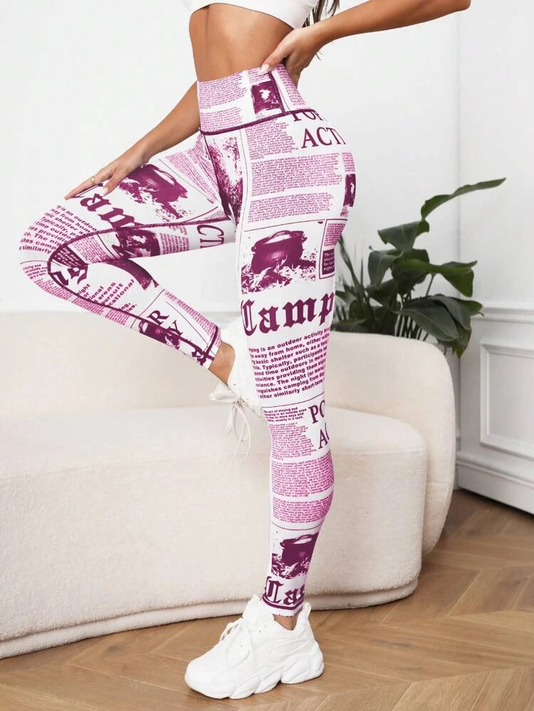 L111 Legging newspaper blanco con morado
