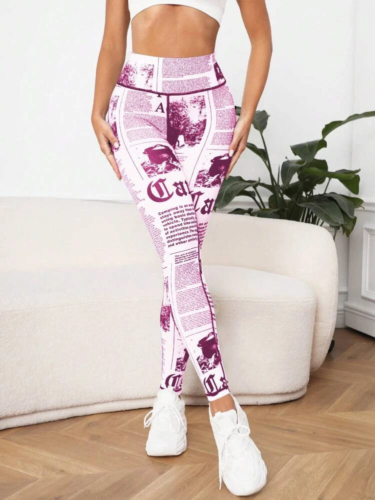 L111 Legging newspaper blanco con morado