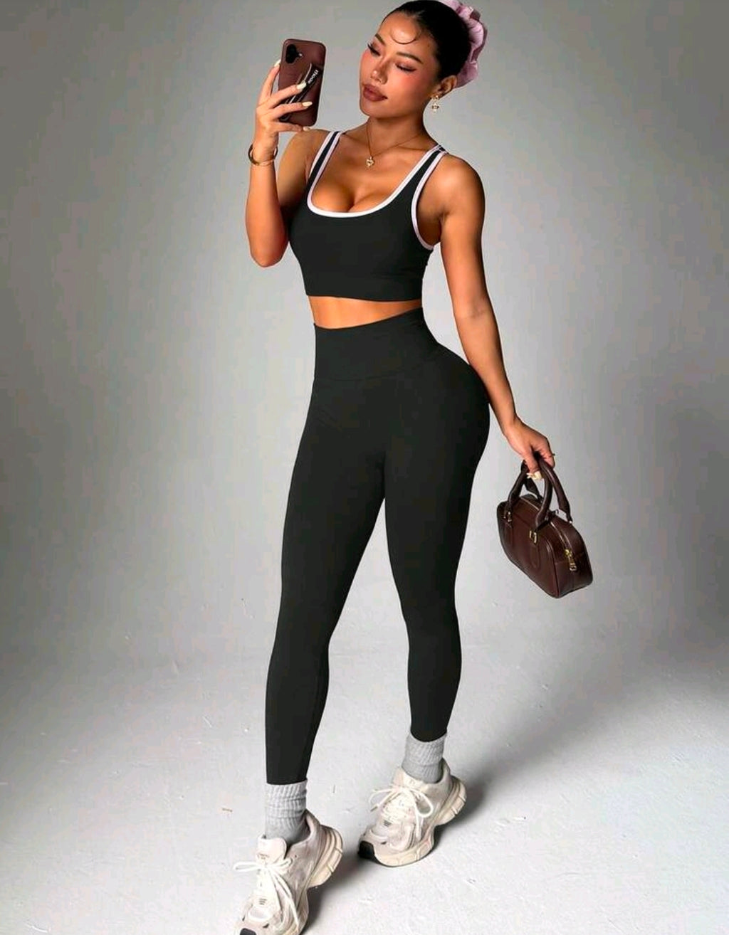 SS142 Conjunto negro sport bra tirantes blancos + legging