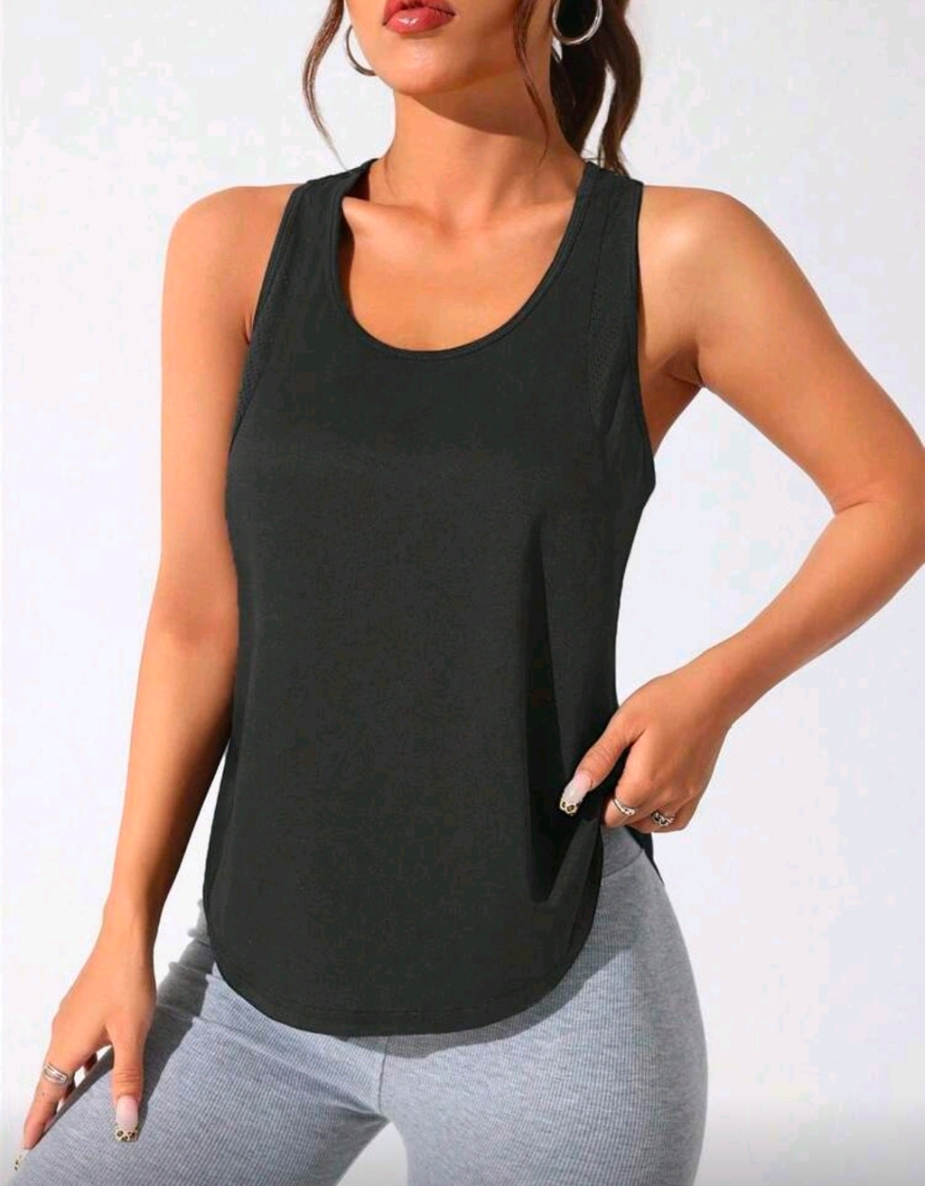 C146 Camisa negro escotada con "RUN IT" detrás