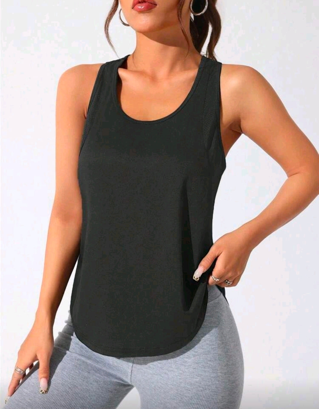 C146 Camisa negro escotada con "RUN IT" detrás