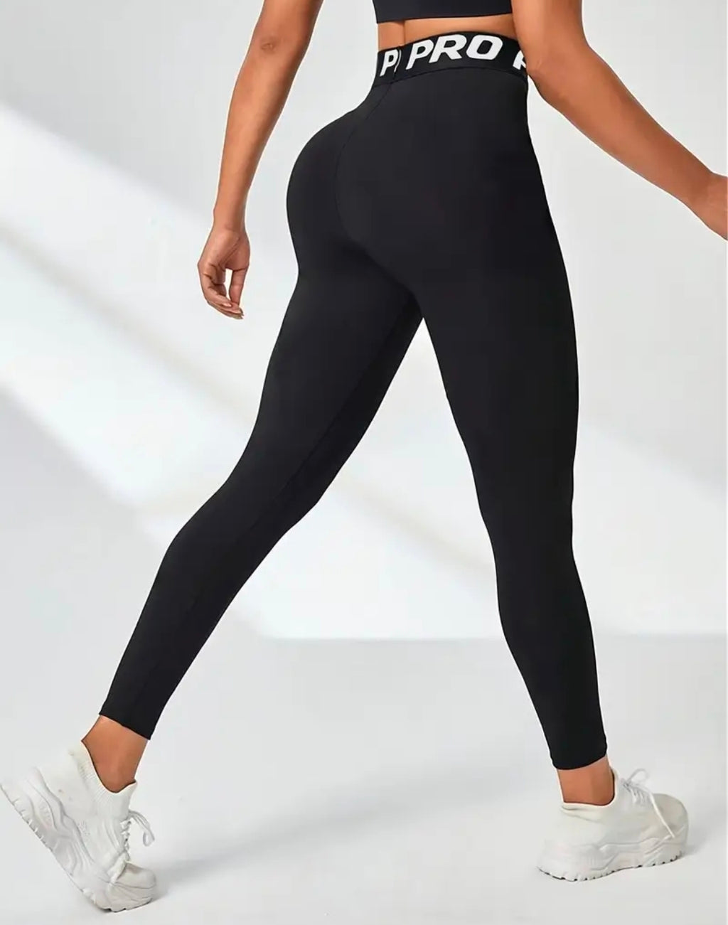 L171 Legging negro con letras PRO