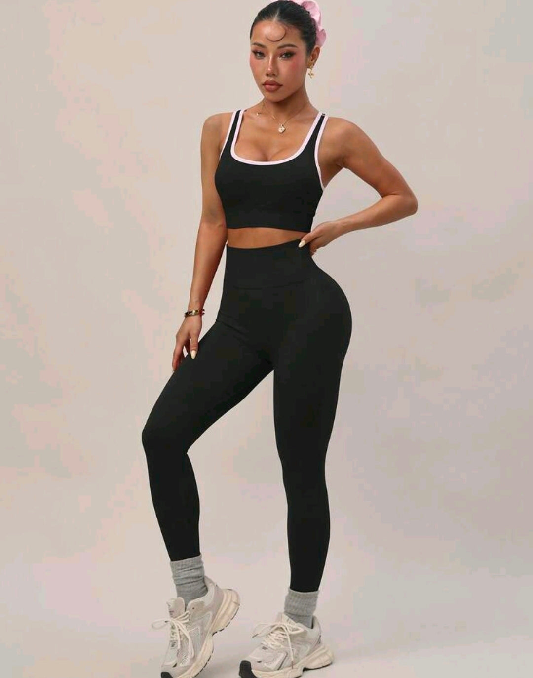 SS142 Conjunto negro sport bra tirantes blancos + legging