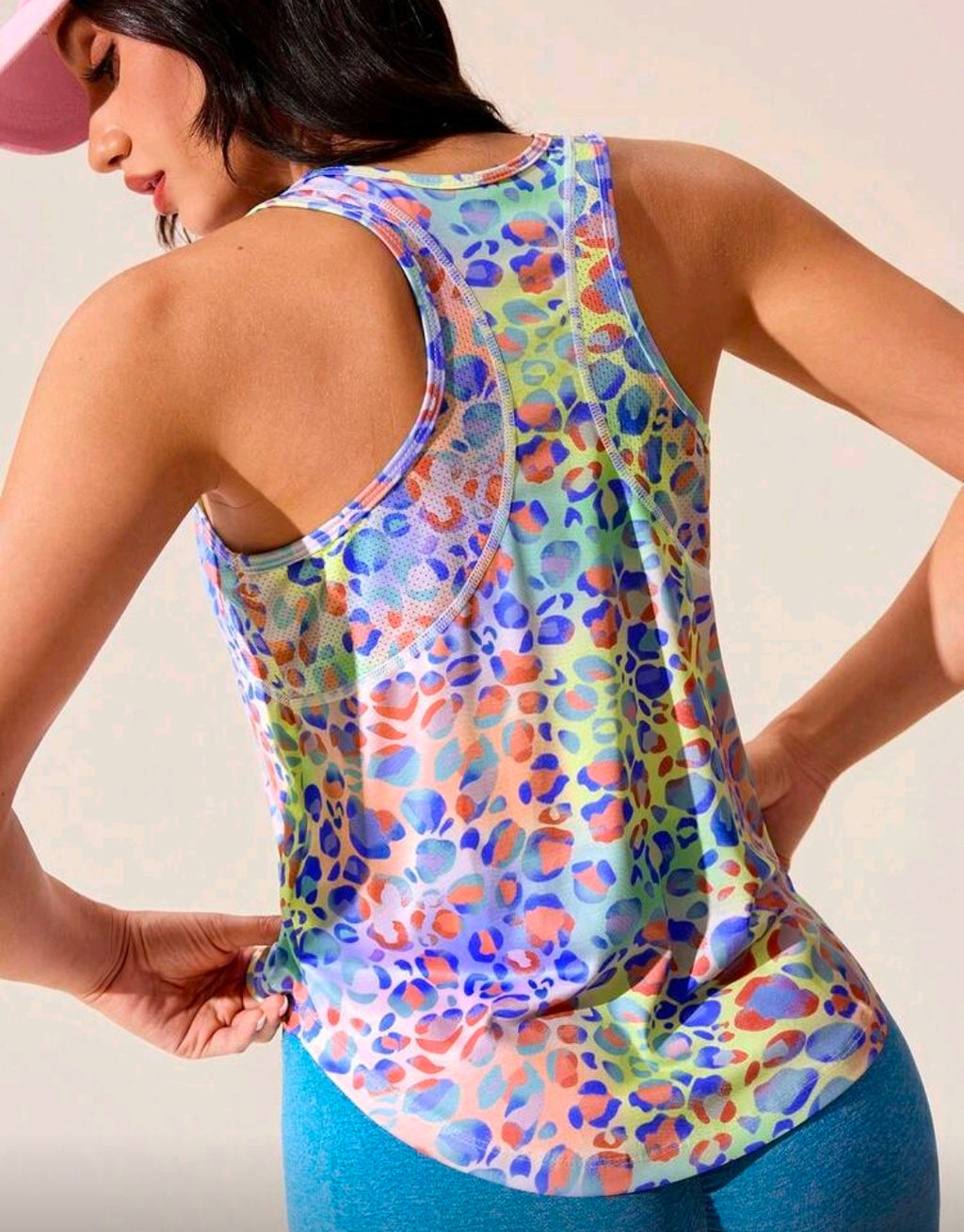 C147 Camisa multicolor escotada de puntitos