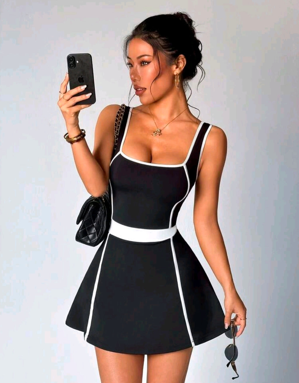 SS179 Enterizo vestido negro con línea gruesa diagonal y tirantes blancos