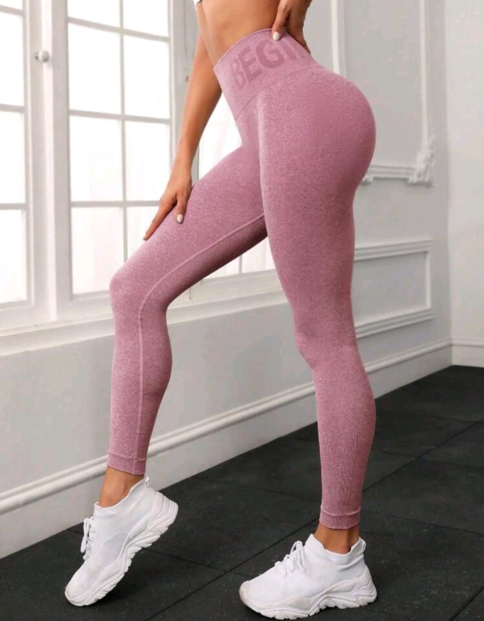 L100 Legging rosado con BEGIN en cintura